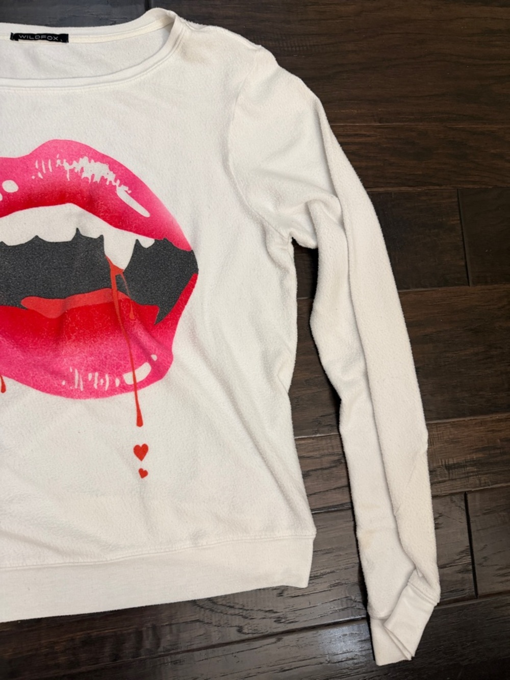 Wildfox White Love Bites Lip Vampire Fangs Baggy Beach Sweater Good Condition - Picture 4 of 9